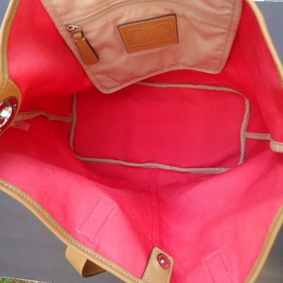 COACH Hadley Signature Duffle Handbag Tote F28981. - Picture 6 of 8